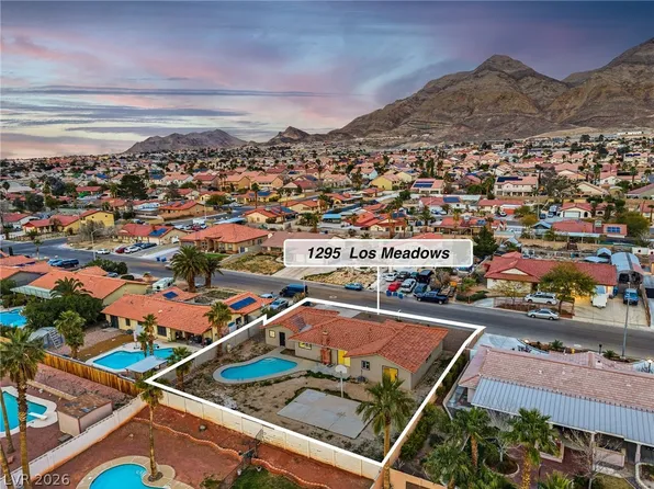 1295 Los Meadows Dr, Las Vegas, NV 89110