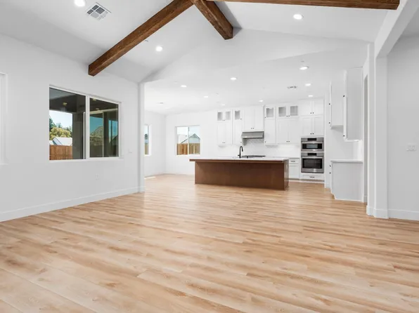 1385 N Purdue Ave, Clovis, CA 93619