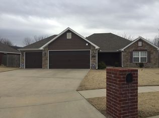 11729 E Creek Ln, Farmington, AR 72730