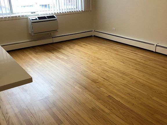 5th image of 6010 N Winthrop Ave #101