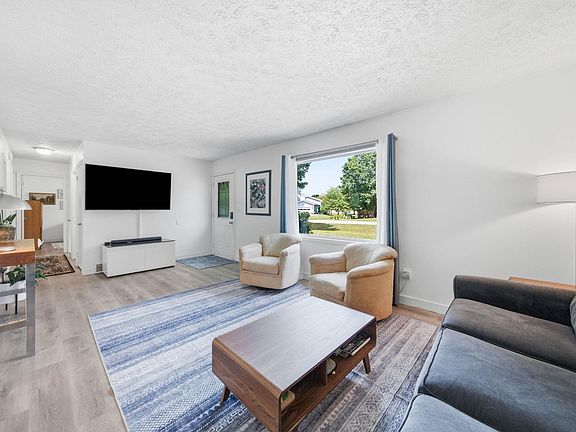 5th image of 6075 Beverly Dr