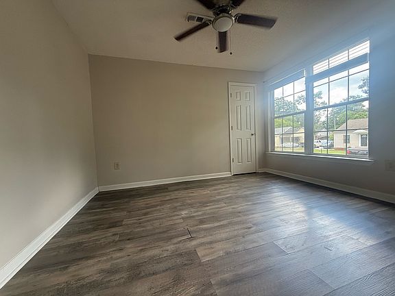 3rd image of 560 NW 1st St