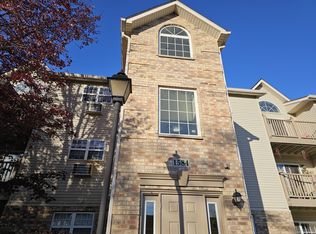 1584 W Crystal Rock Ct UNIT 3A, Round Lake Beach, IL