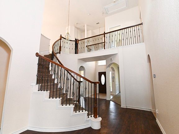 5th image of 1521 Mountain Laurel Ln