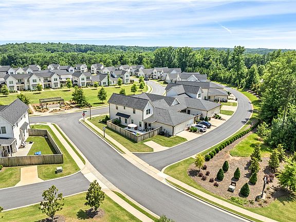 3rd image of 602 Grey Oak Cir