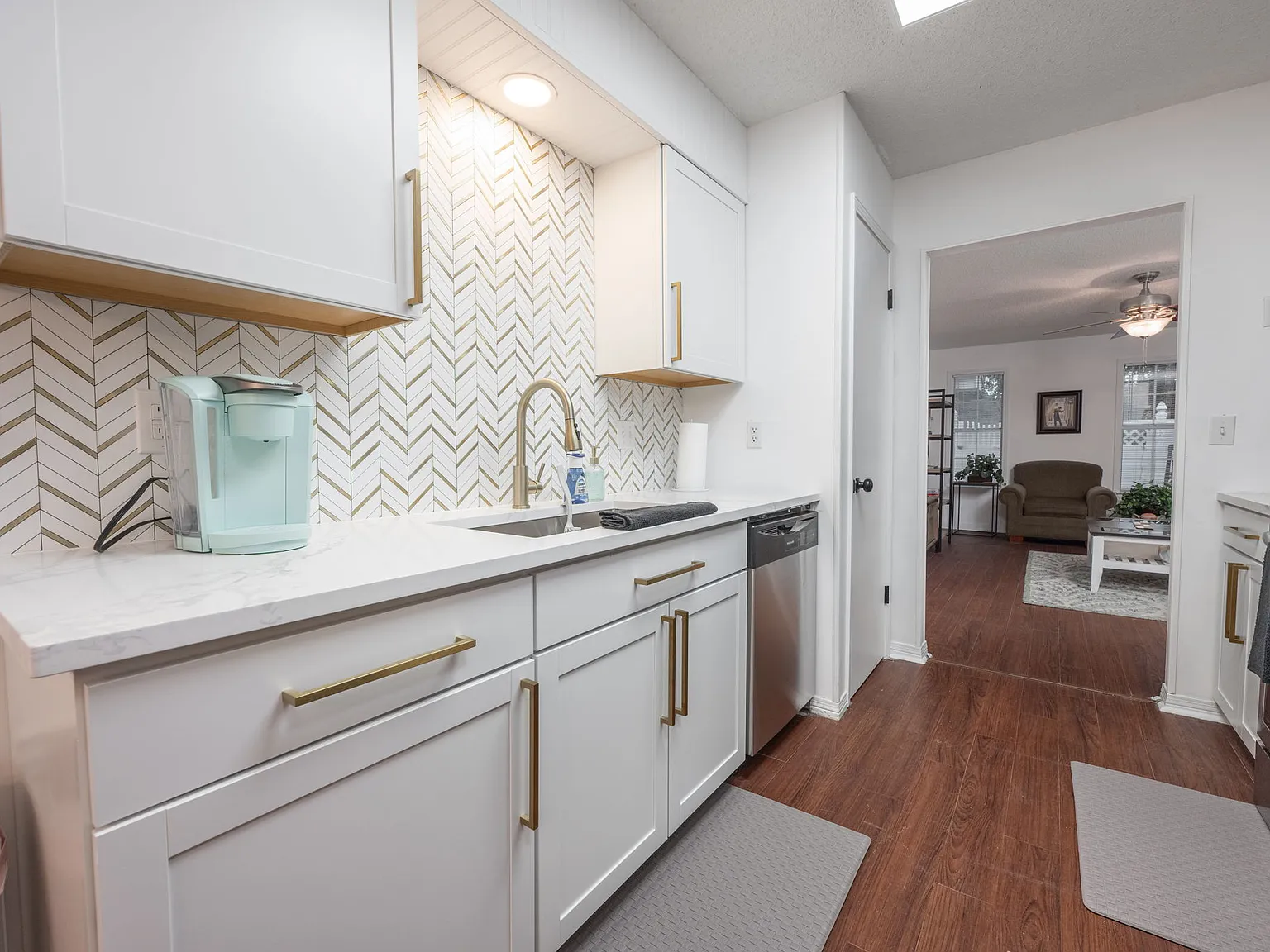 617 Emerald Ln — Photo 3