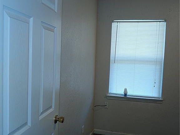 3rd image of 213 E Vista Dr