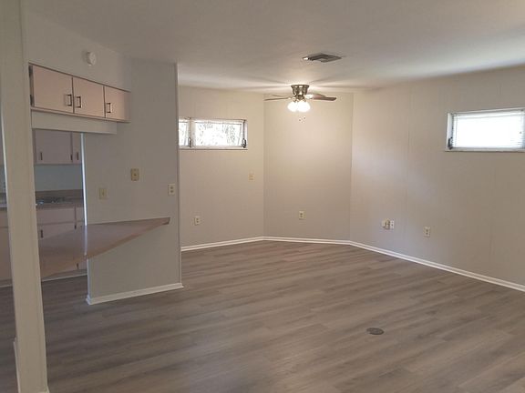 3rd image of 117 E Coleman Cir #Studio
