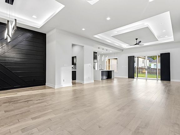 3rd image of 212 Caurel Ln