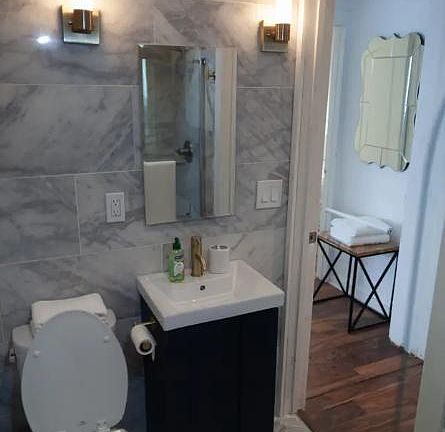 5th image of 2289 W 24th St