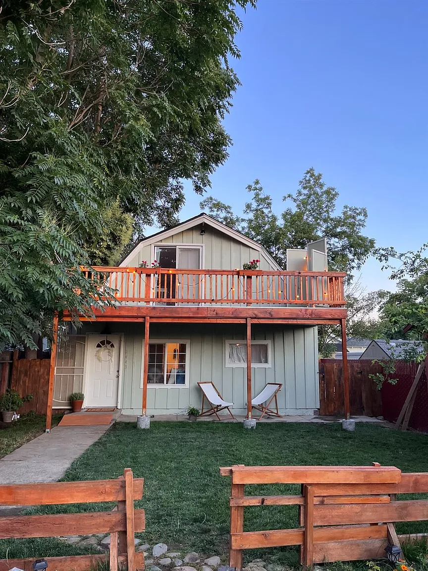 2443 Emma St photo 1
