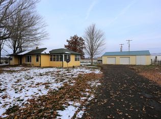 20742 Moorepark Rd, Three Rivers, MI 49093