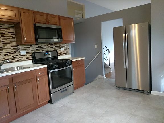 5th image of 662 Jefferson Ave