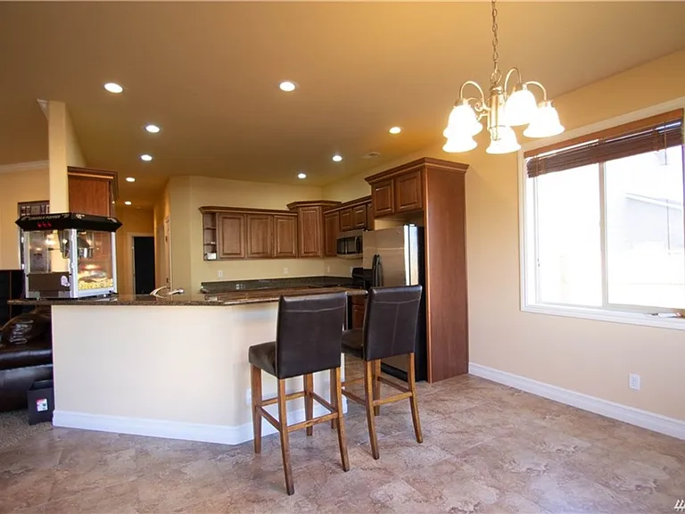 523 N Paxson Dr — Photo 9