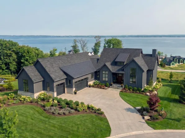 15985 Waters Edge, Traverse City, MI 49686