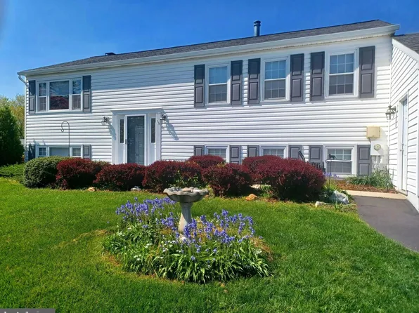 12205 Fountain Dr, Clarksburg, MD 20871