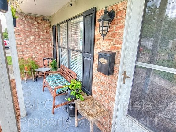 3rd image of 561 Renne Dr N