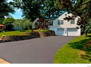 3453 Eastridge Ln, Saint Ann, MO 63074