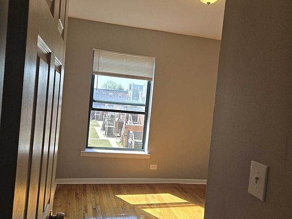 4th image of 6125 S Indiana Ave #6133-2E