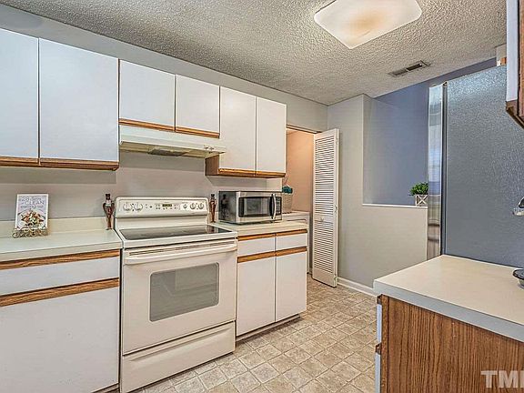 4th image of 4900 Avenida Del Sol Dr APT 205