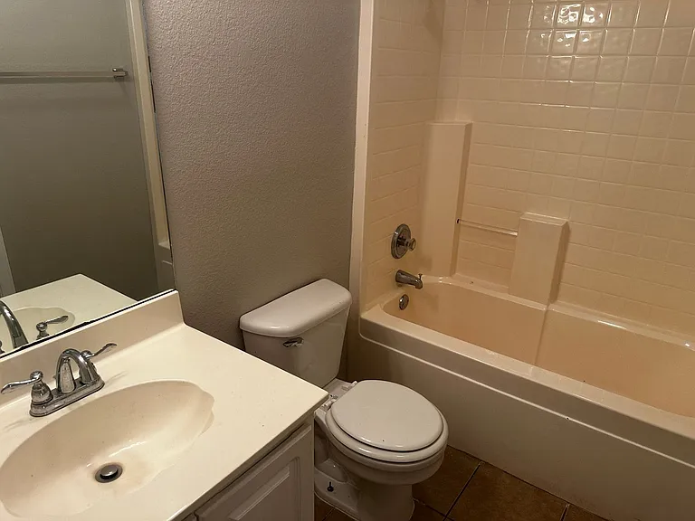 1809 Estates Dr — Photo 10