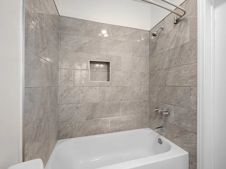 2116 E Chevy Chase Dr #C — Photo 22