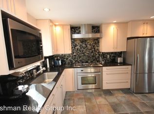 9 Chickadee Ln, Freeport, ME 04032