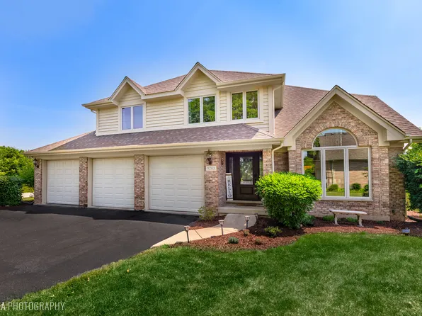9205 Loch Glen Dr, Crystal Lake, IL 60014