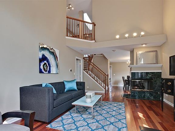 2nd image of 992 N Glenview Ct