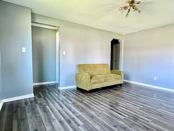 5th image of 1621 E Castle Ave