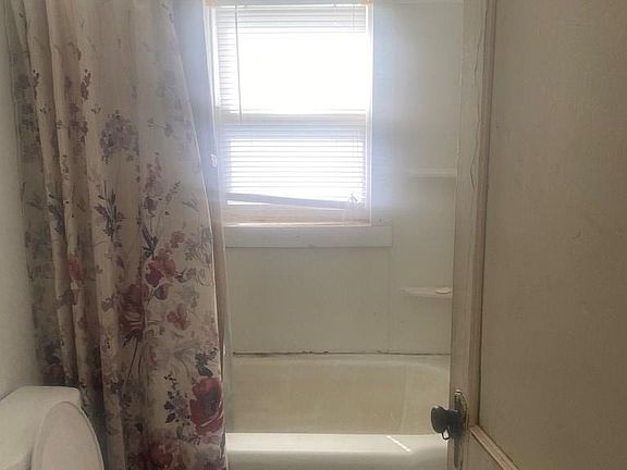 4th image of 110 Wickline St