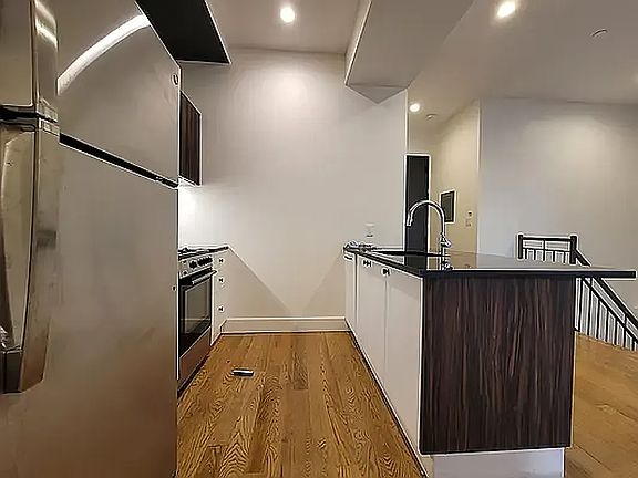 2nd image of 1520 Putnam Ave #1D