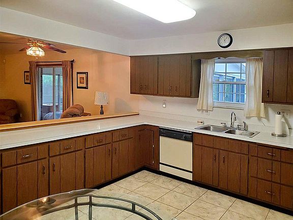 5th image of 111 Lawrence Dr