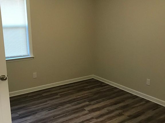 4th image of 141 Stoneybrooks Pl