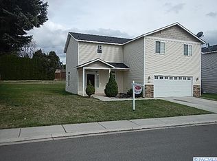 505 Meadowlark Dr, Grandview, WA