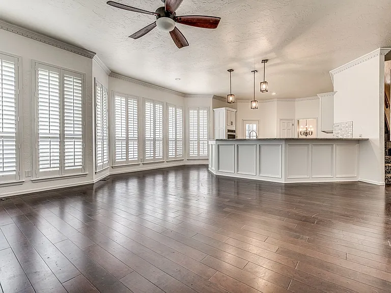 1104 Fox Lake Ln — Photo 4