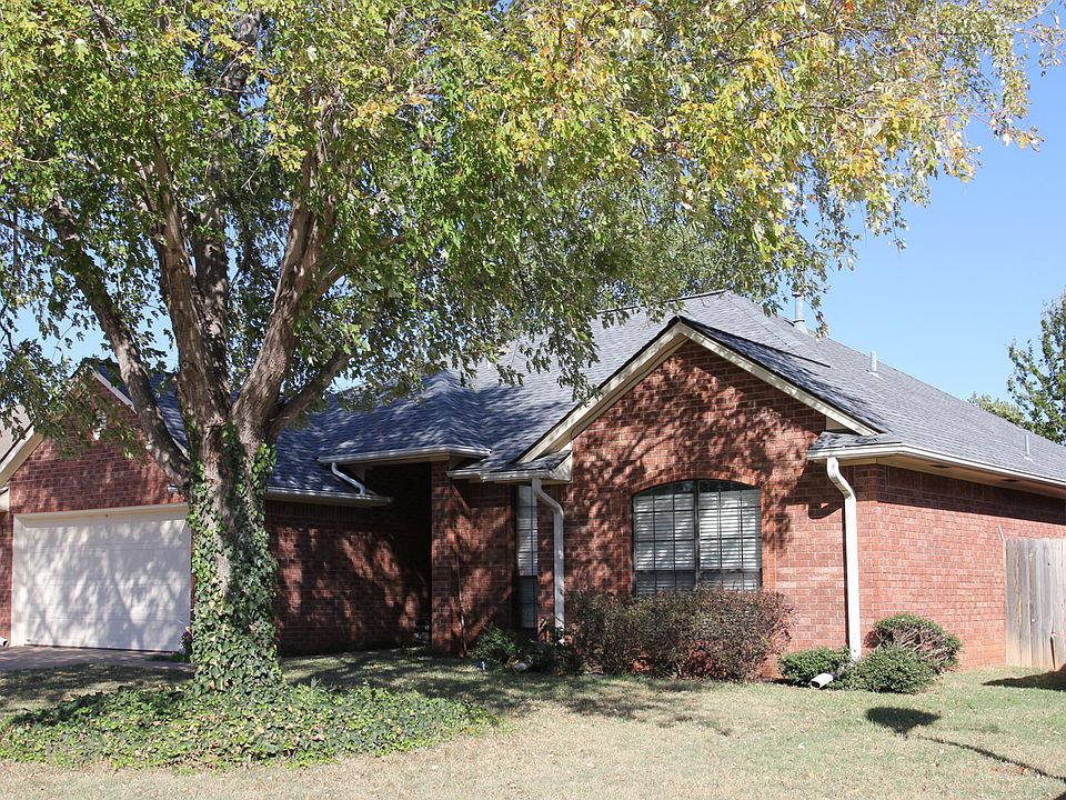 2nd image of 215 S Abbey Ln