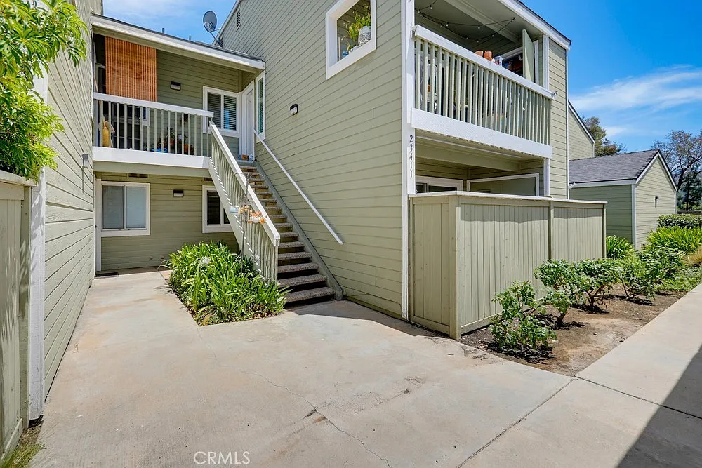 2 bed, 947 sqft, $3,300 — Photo 2