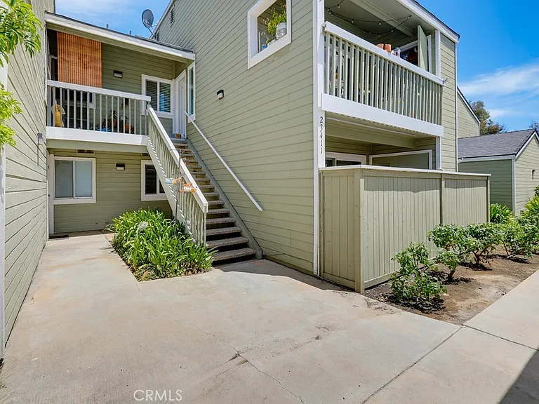 23411 Cambridge Rd — Photo 2