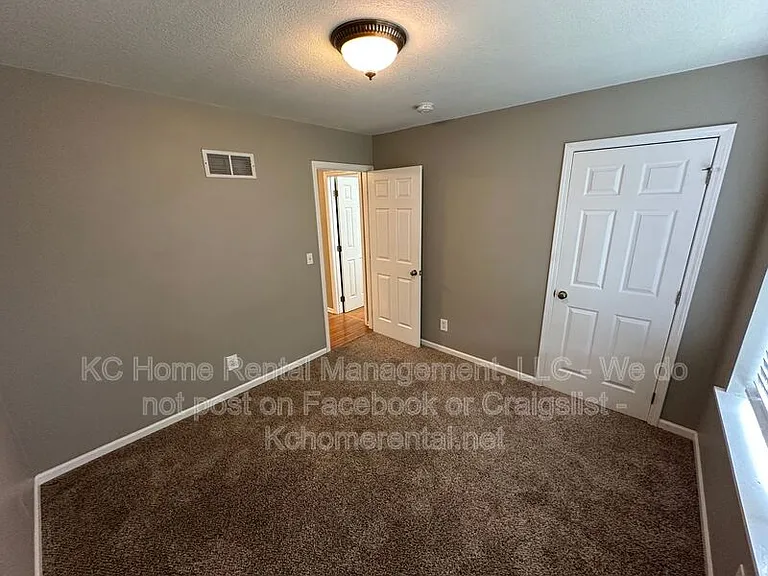 11314 N Lewis Ave — Photo 16