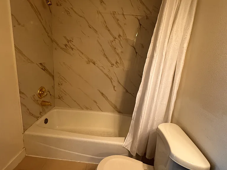 415 W Lexington Dr #2 — Photo 17