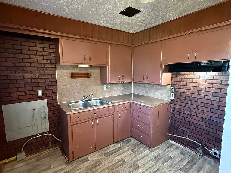 8409 NE 33rd St — Photo 5
