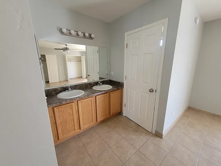 2959 N Tyndall Ave — Photo 10