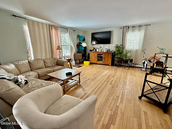 5th image of 187 Spring Road