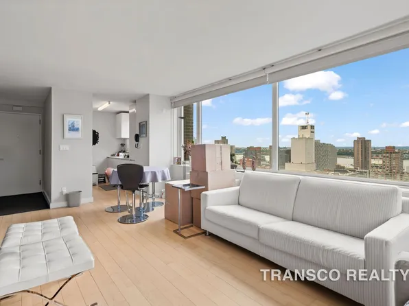 322 West 57th Street image 3 of 7