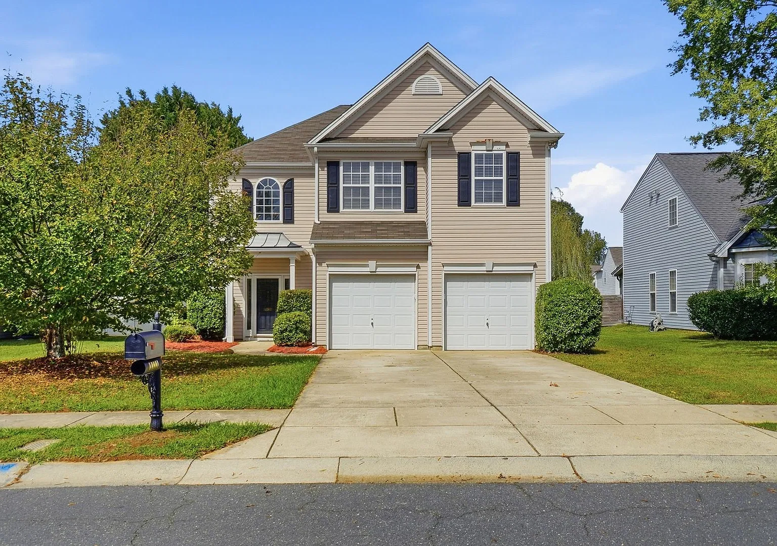 4 Bedroom Home in Steele Creek! — Photo 2