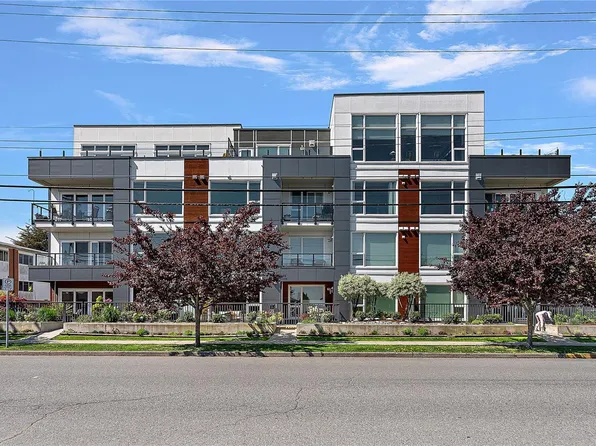 2447 Henry Ave #203, Sidney, BC V8L 4N3