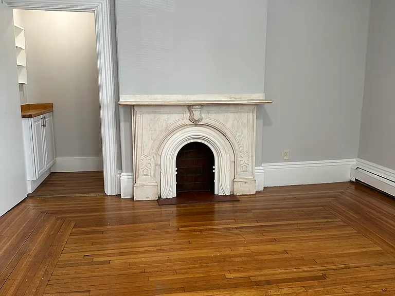 11-13 Ellsworth St #1 — Photo 1