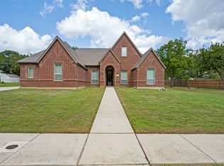 8301 Woods Ln, North Richland Hills, TX 76182