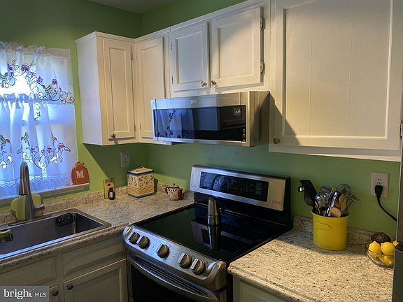 3rd image of 224 Huntington Dr